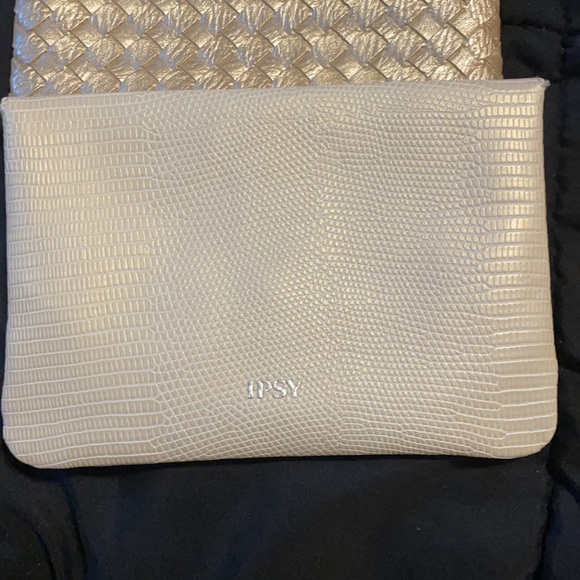 ❌❌SOLD SOLD❌❌Cosmetic bag & eye bundle - Picture 7 of 12